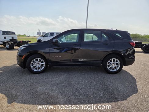 Used 2024 Chevrolet Equinox LS FWD image 4