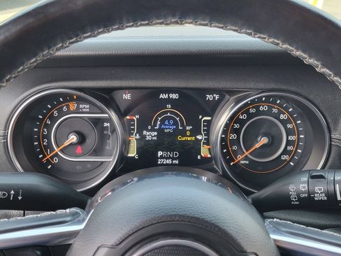 Used 2022 Jeep Wrangler Unlimited Sahara w/ Cold Weather Group AWD/4WD image 7