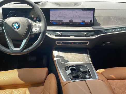 Used 2025 BMW X5 xDrive50e AWD/4WD image 9