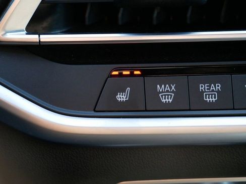 Used 2022 BMW X6 xDrive40i w/ Premium Package image 21