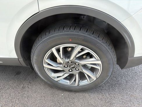 New 2026 Lincoln Corsair Premiere image 6