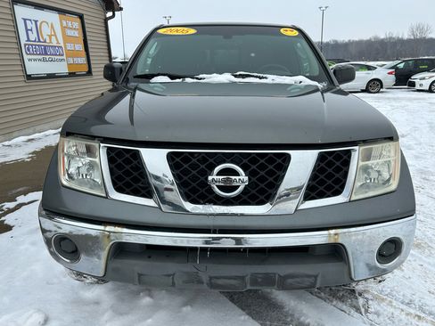 Used 2005 Nissan Frontier SE image 2