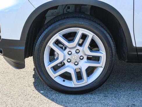 Certified 2024 Honda Passport EX-L image 9