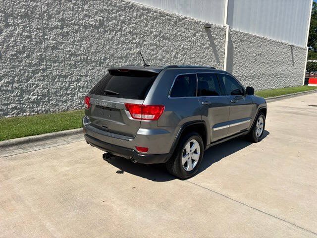Used 2013 Jeep Grand Cherokee Laredo AWD/4WD image 18