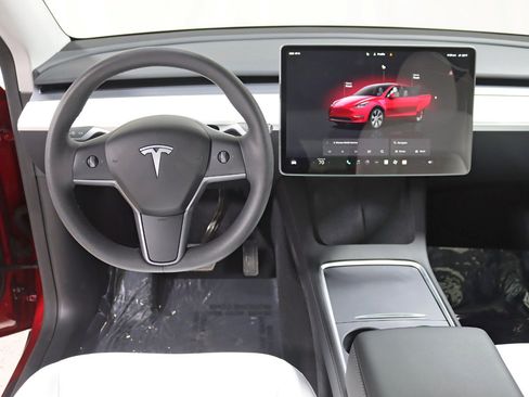 Used 2024 Tesla Model Y Long Range image 14