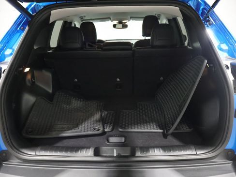 Used 2022 Jeep Cherokee Trailhawk w/ Premium Leather Package AWD/4WD image 4
