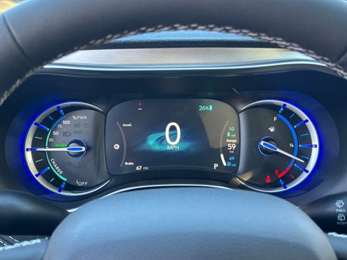 New 2023 Chrysler Pacifica Limited w/ Uconnect Theater Family Group image 18