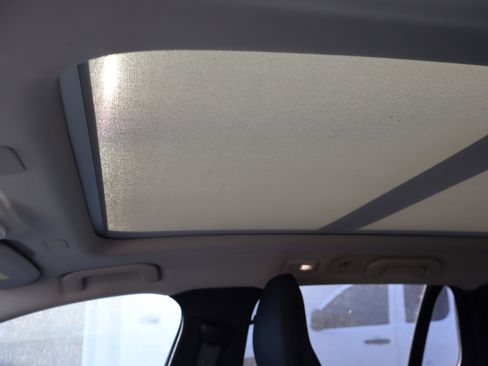 Used 2025 Volvo V60 B5 Cross Country Plus image 18