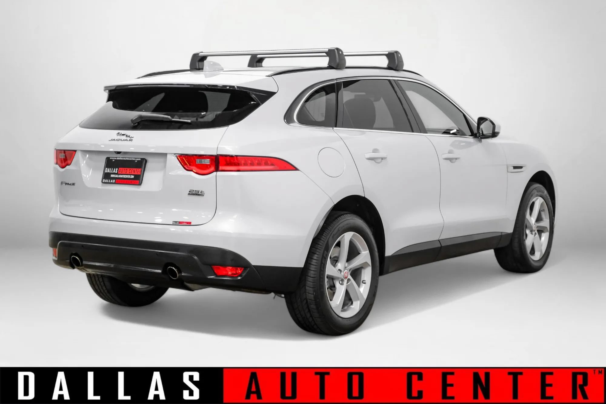 Used 2019 Jaguar F-PACE Premium AWD/4WD image 4
