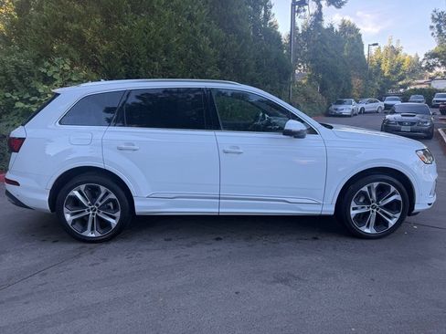 Used 2020 Audi Q7 3.0T Premium Plus w/ Premium Plus Package AWD/4WD image 2