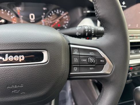 Used 2025 Jeep Compass Limited AWD/4WD image 15