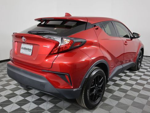 Used 2020 Toyota C-HR LE image 2