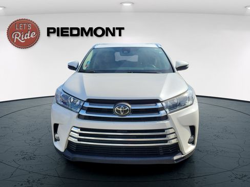 Used 2017 Toyota Highlander Limited AWD/4WD image 2