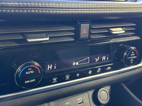 Used 2022 Nissan Rogue SV image 19