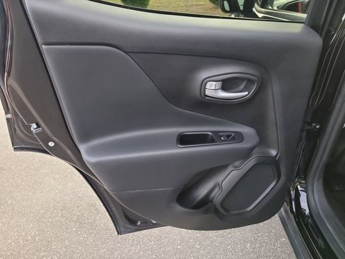 Certified 2023 Jeep Renegade Trailhawk AWD/4WD image 17