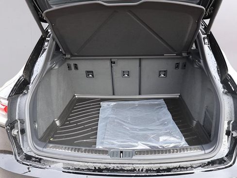 Used 2026 Porsche Macan AWD/4WD image 17