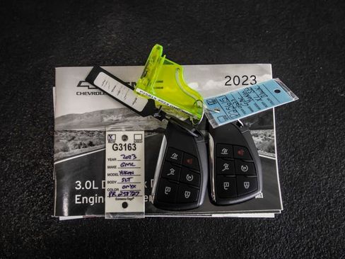 Used 2023 GMC Yukon XL SLT w/ SLT Premium Package image 55