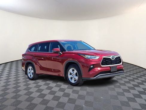 Used 2020 Toyota Highlander LE AWD/4WD image 5
