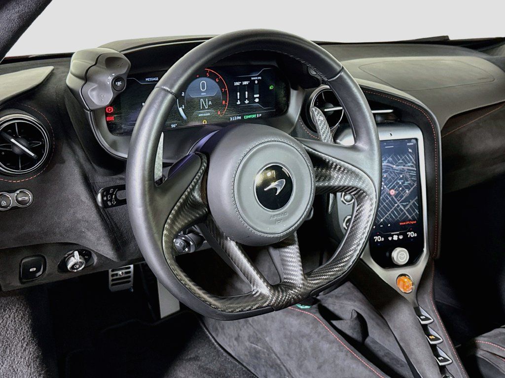 Used 2026 McLaren 750S Spider RWD image 10