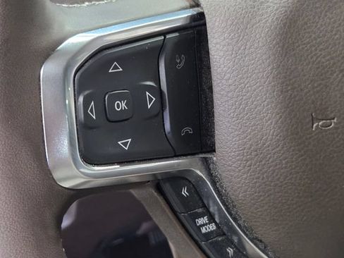 Used 2025 RAM 1500 Laramie AWD/4WD image 8