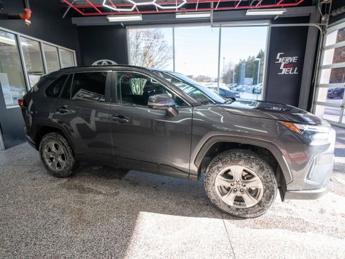 Used 2025 Toyota RAV4 XLE image 5