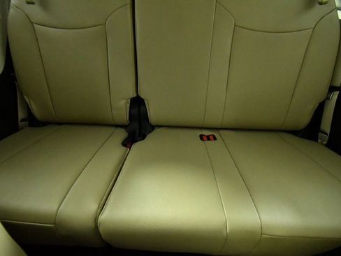 Used 2024 Toyota Sienna Limited image 22