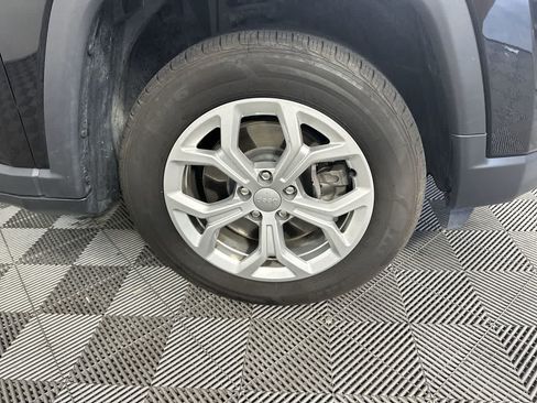 Used 2024 Jeep Compass Latitude AWD/4WD image 16