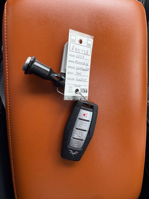 Used 2024 Mitsubishi Outlander SEL AWD/4WD image 6
