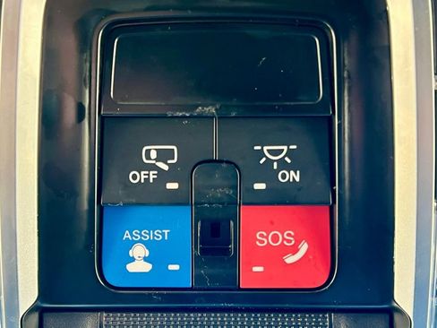 Used 2024 RAM 1500 Laramie image 31