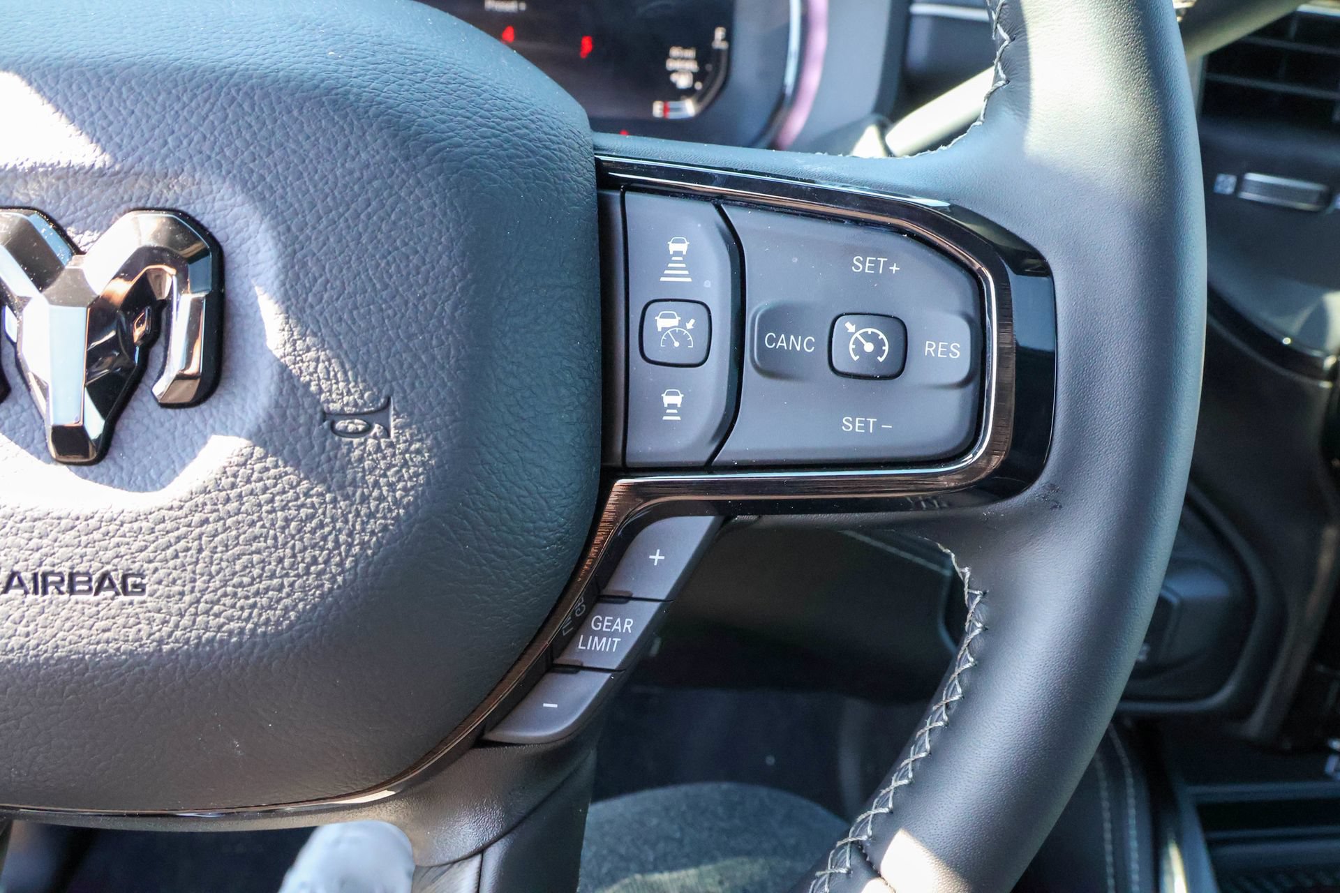 New 2026 RAM 3500 Laramie AWD/4WD image 30