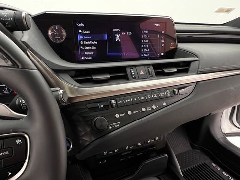 Used 2019 Lexus ES 300h image 22