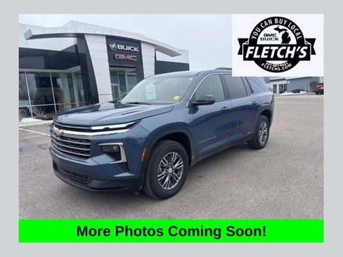 Used 2025 Chevrolet Traverse LT w/ Driver Confidence Package image 1