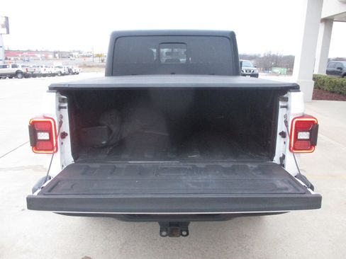 Used 2020 Jeep Gladiator Overland image 9