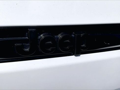 Used 2025 Jeep Grand Cherokee Altitude AWD/4WD image 31
