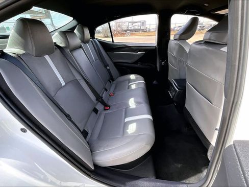 Used 2025 Toyota Camry SE image 18