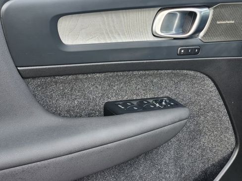 Certified 2025 Volvo XC40 B5 Ultra w/ Climate Package image 9