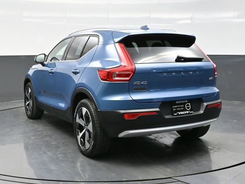 Used 2025 Volvo XC40 B5 Plus image 5