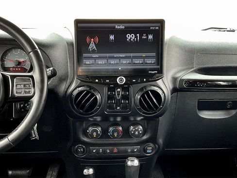 Used 2016 Jeep Wrangler Unlimited Sahara image 6