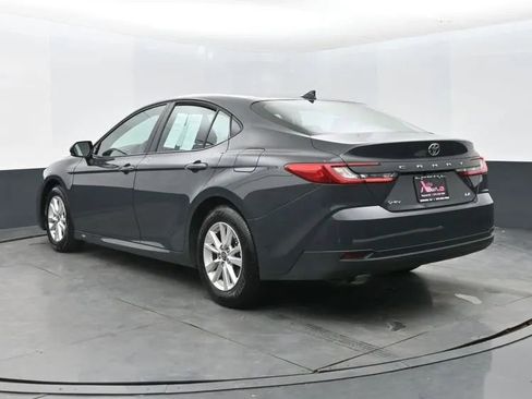 Used 2025 Toyota Camry LE image 9