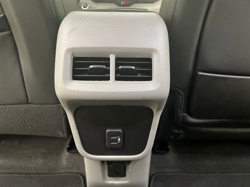 Used 2024 GMC Terrain SLT image 22