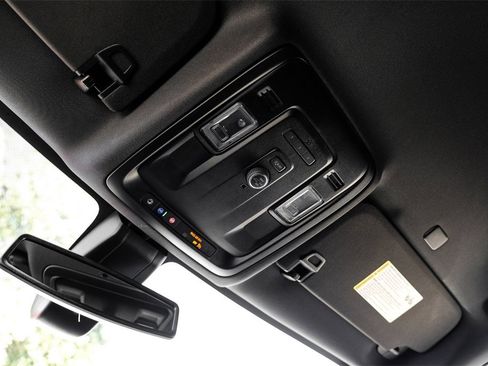 Used 2022 Chevrolet Suburban LT image 28