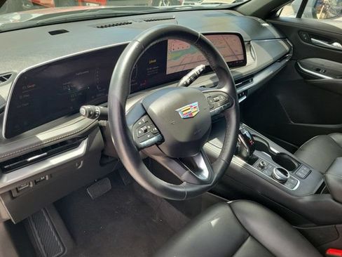 Used 2025 Cadillac XT4 Premium Luxury FWD image 17