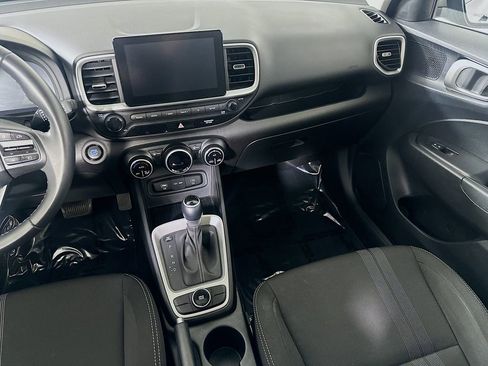 Used 2025 Hyundai Venue FWD image 19