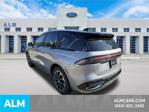 Used 2025 Lincoln Nautilus Reserve AWD/4WD image 6