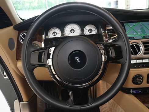 Used 2019 Rolls-Royce Wraith RWD image 13
