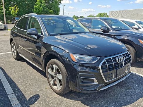 Used 2022 Audi Q5 2.0T Premium Plus w/ Premium Plus Package AWD/4WD image 3