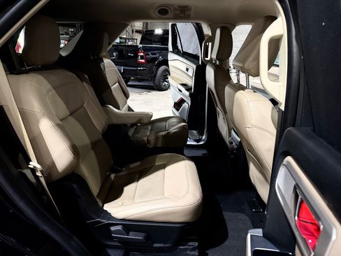 Used 2021 Ford Explorer Limited w/ Equipment Group 301A RWD image 22