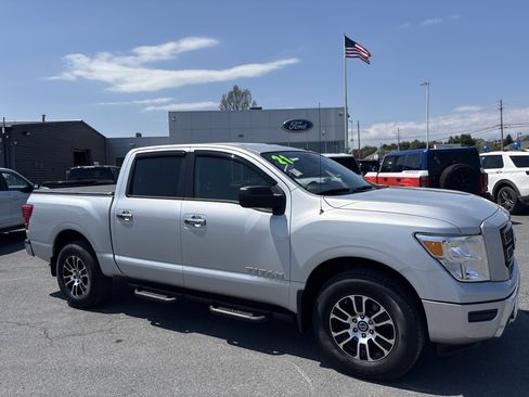 Used 2021 Nissan Titan SV w/ Accessory Utility Package AWD/4WD image 2