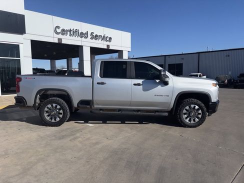 Used 2022 Chevrolet Silverado 2500 Custom w/ Custom Convenience Package image 3