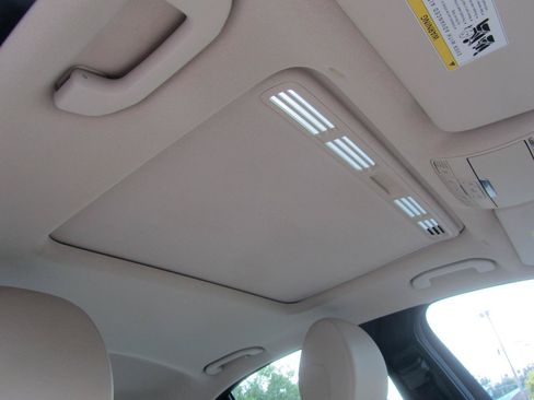 Used 2017 Mercedes-Benz E 300 image 24